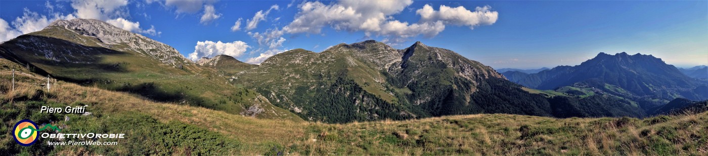 78 Splendida vista panoramica sullo scenario della mia escursione sulle Cime Foppazzi e Grem.jpg